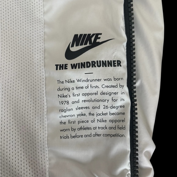 Nike Men's White Windbreaker Jacket Black & White Lightweight Spring/Summer - Picture 7 of 10